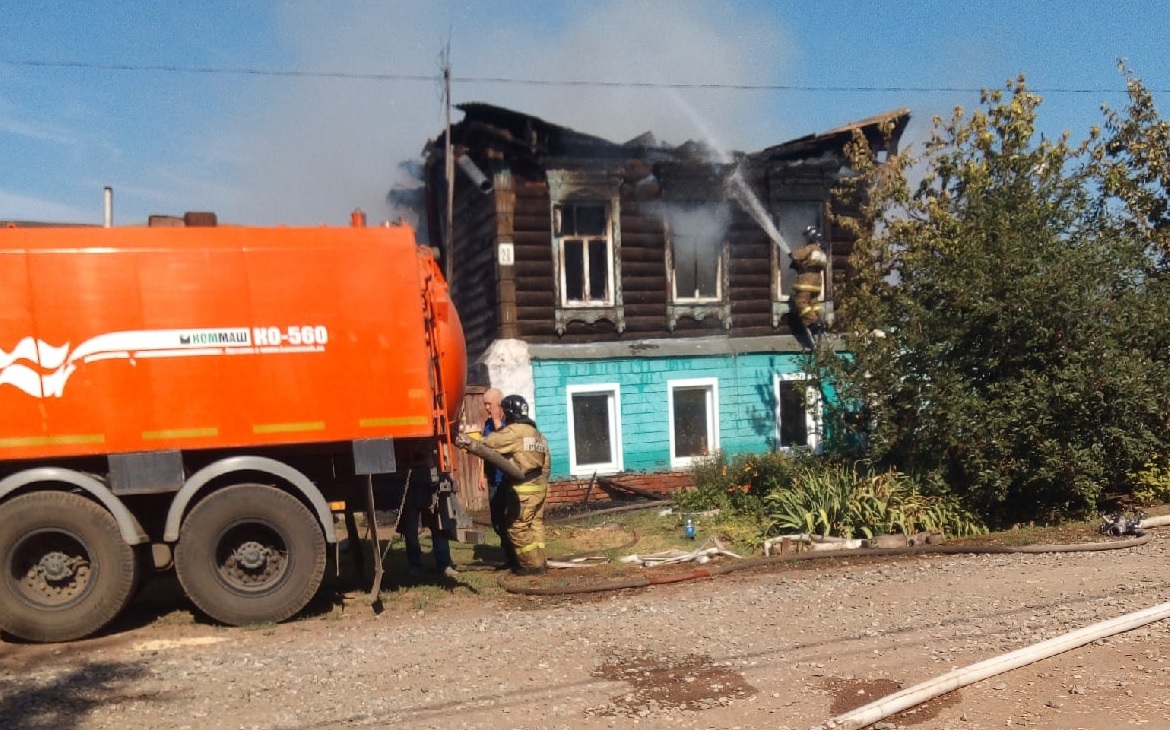 В Бузулуке горел двухэтажный жилой дом — «Студия телевидения «Бузулук»